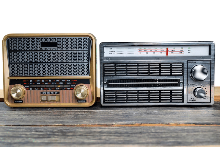 "Best Apps to Listen to AM/FM Radio on Mobile"